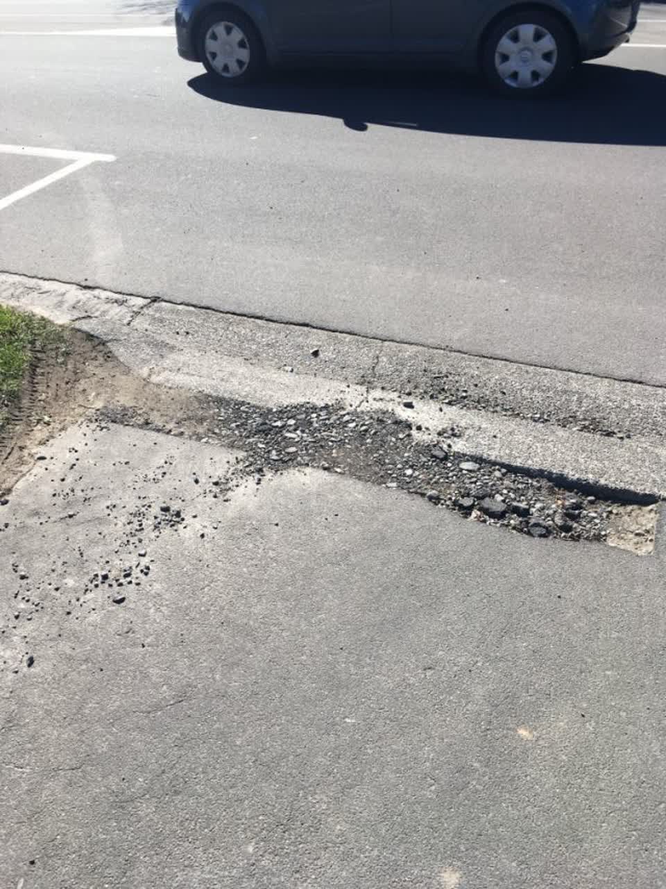 The photograph attached to this roading/streets report