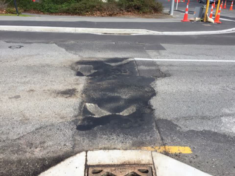 The photograph attached to this roading/streets report