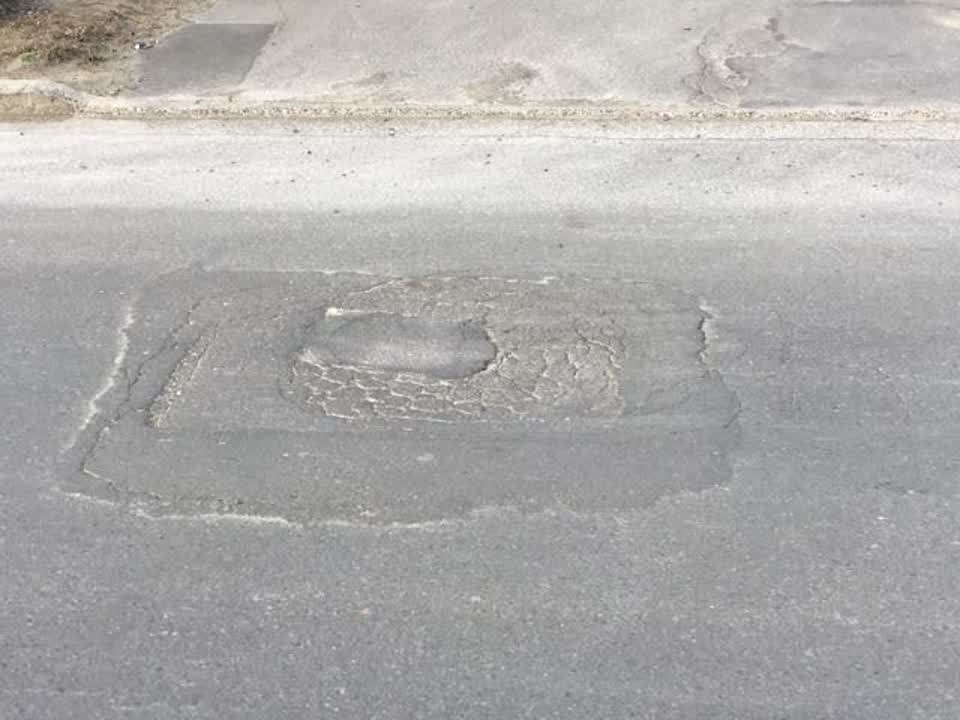 The photograph attached to this roading/streets report