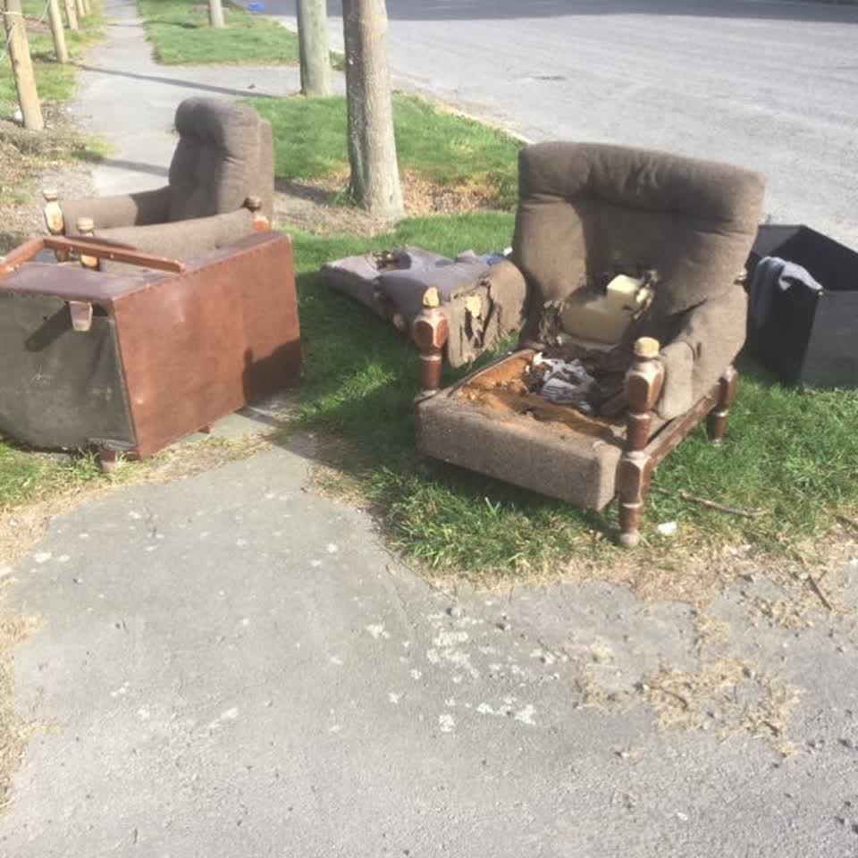The photograph attached to this rubbish/recycling report