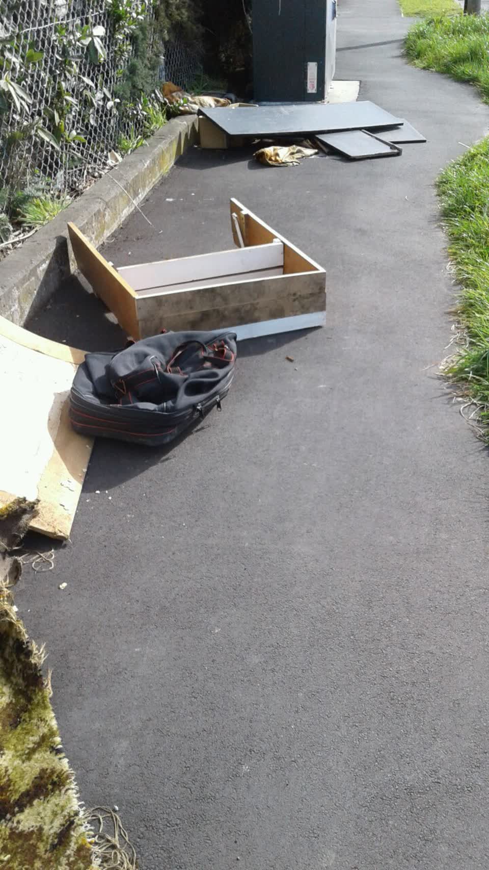 The photograph attached to this rubbish/recycling report