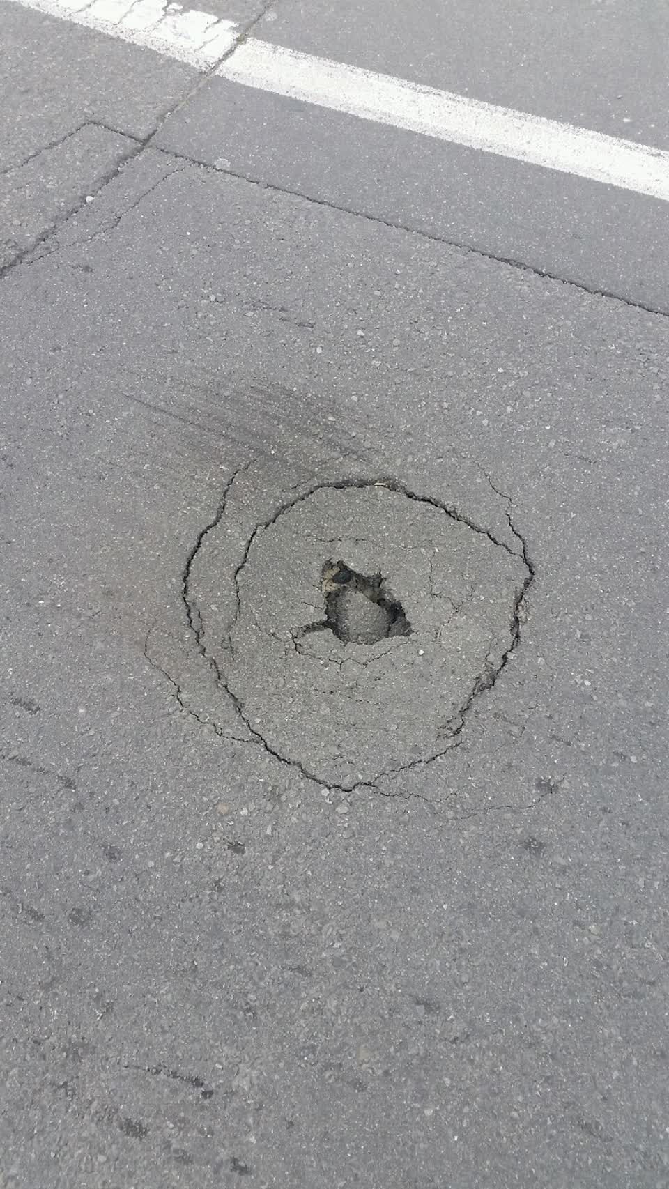 The photograph attached to this roading/streets report