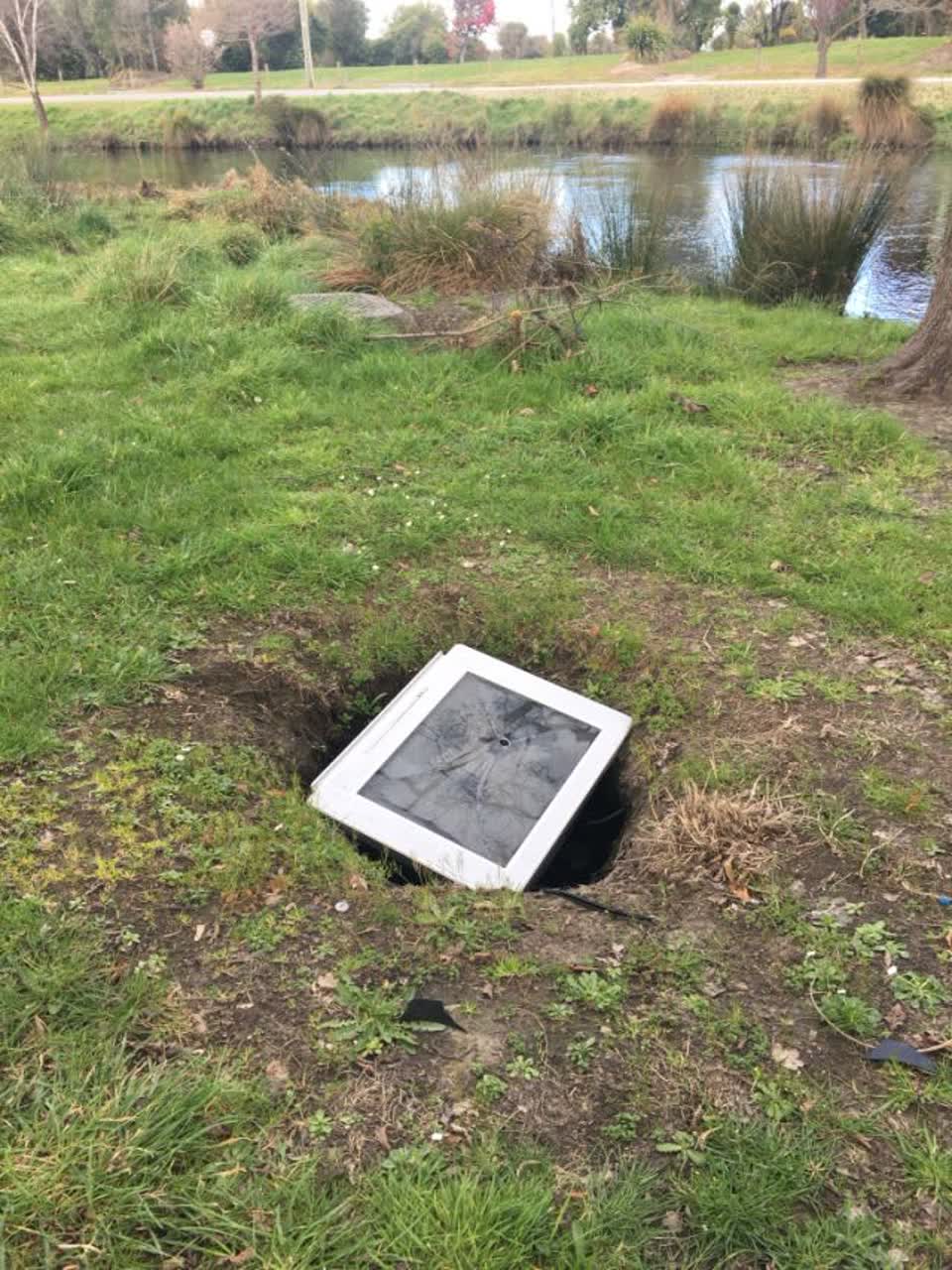 The photograph attached to this rubbish/recycling report