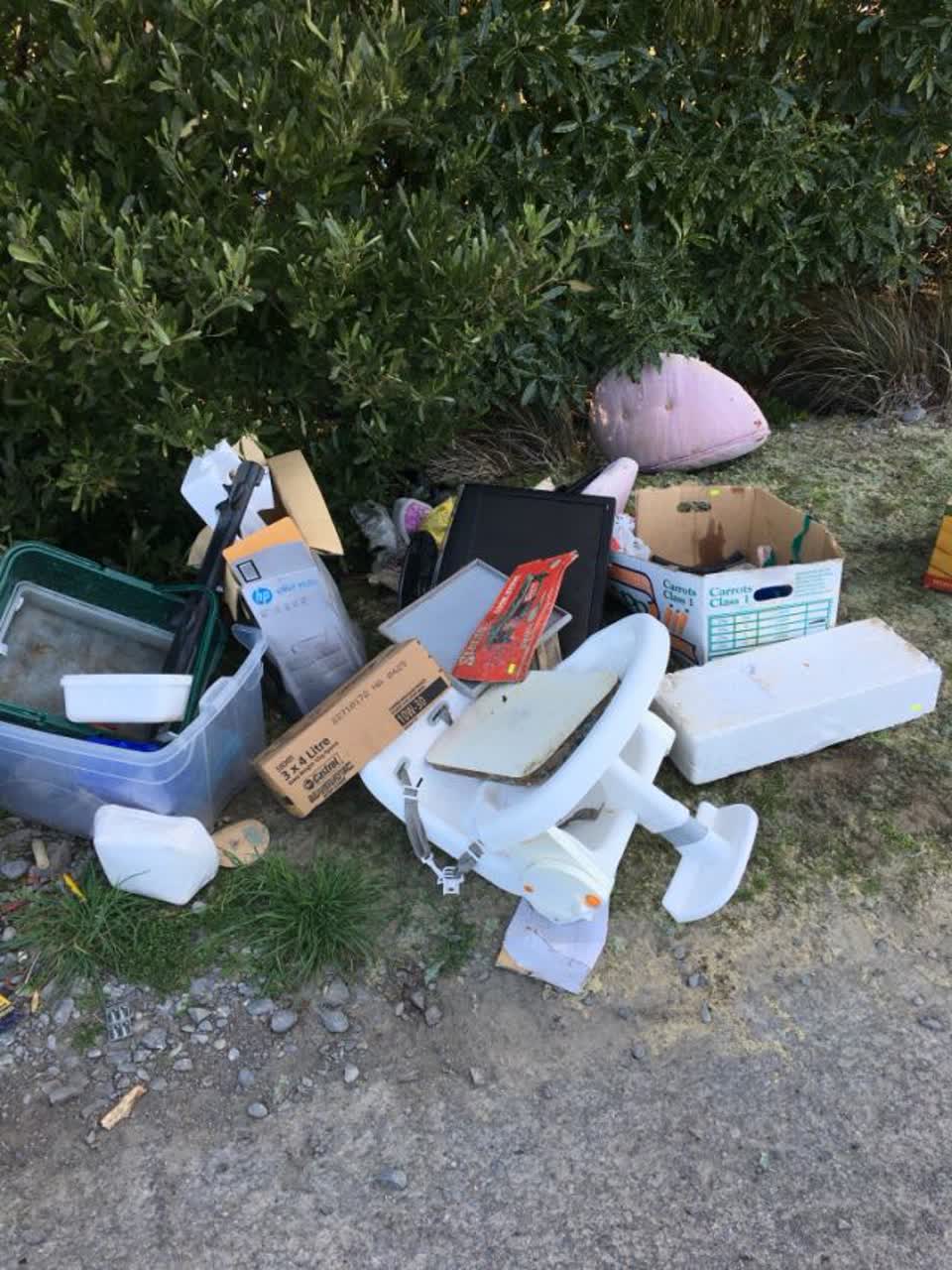 The photograph attached to this rubbish/recycling report