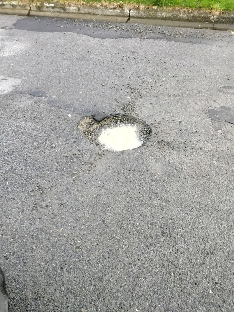 The photograph attached to this roading/streets report