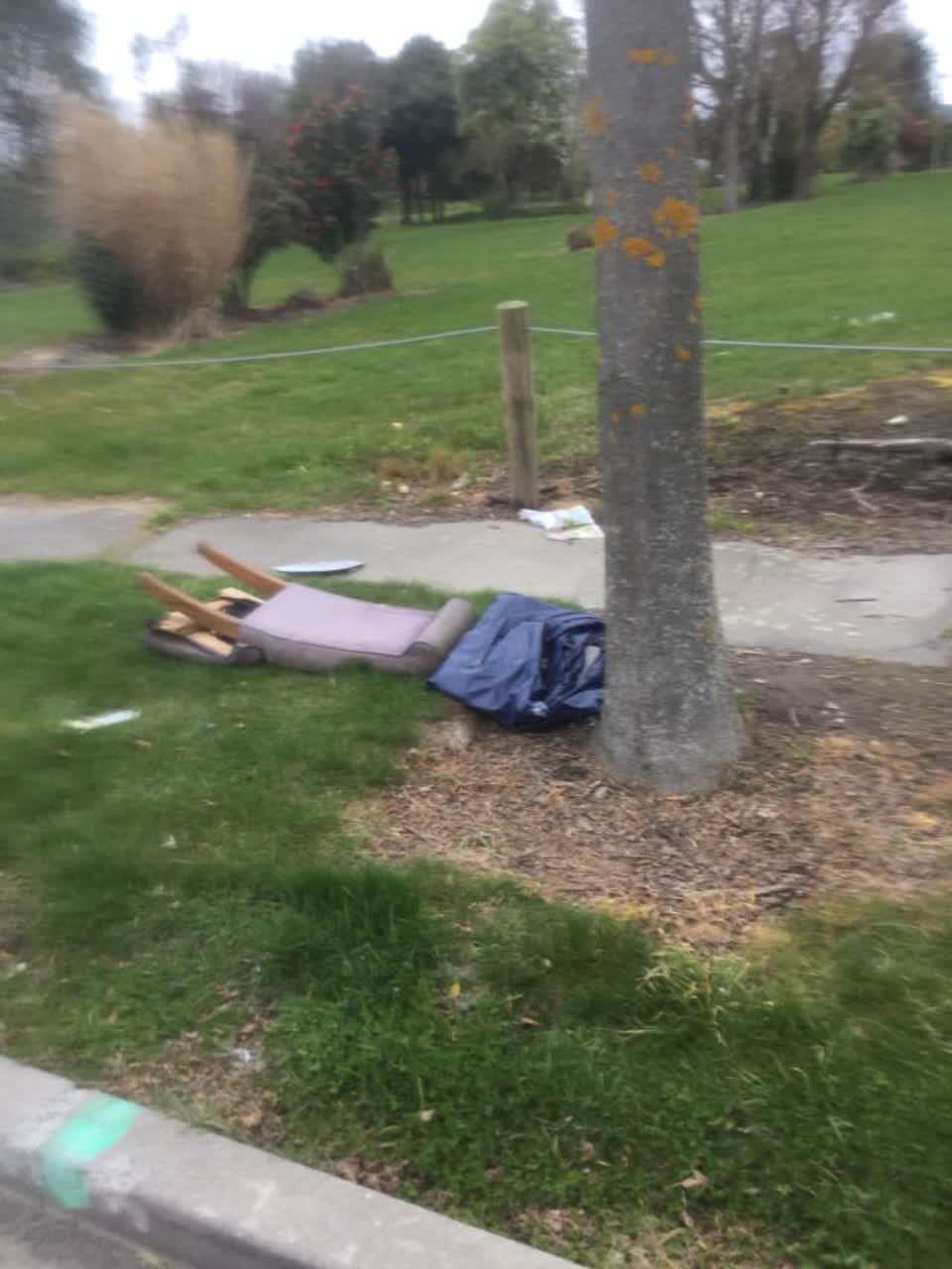 The photograph attached to this rubbish/recycling report