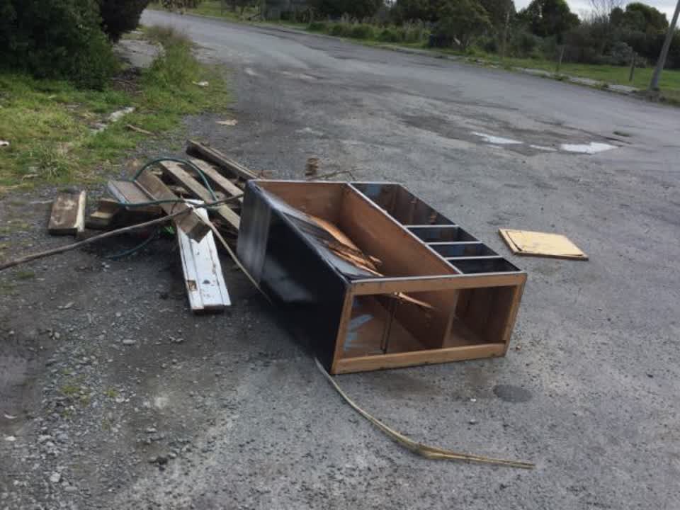 The photograph attached to this rubbish/recycling report