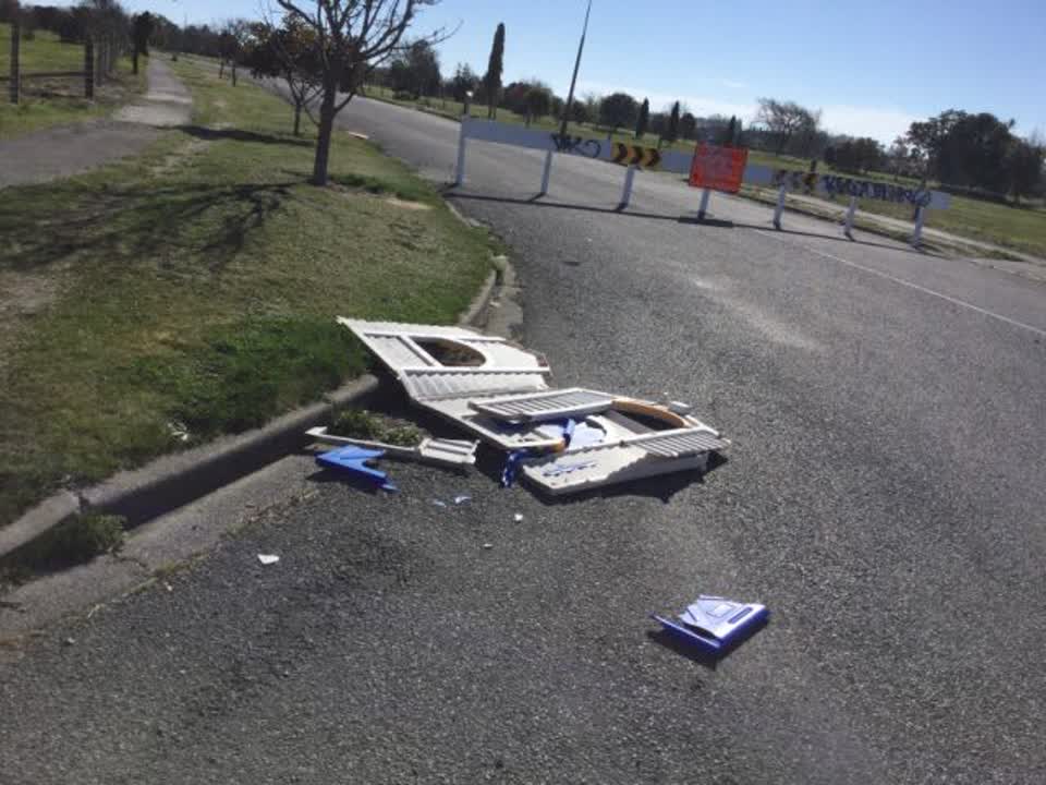The photograph attached to this rubbish/recycling report