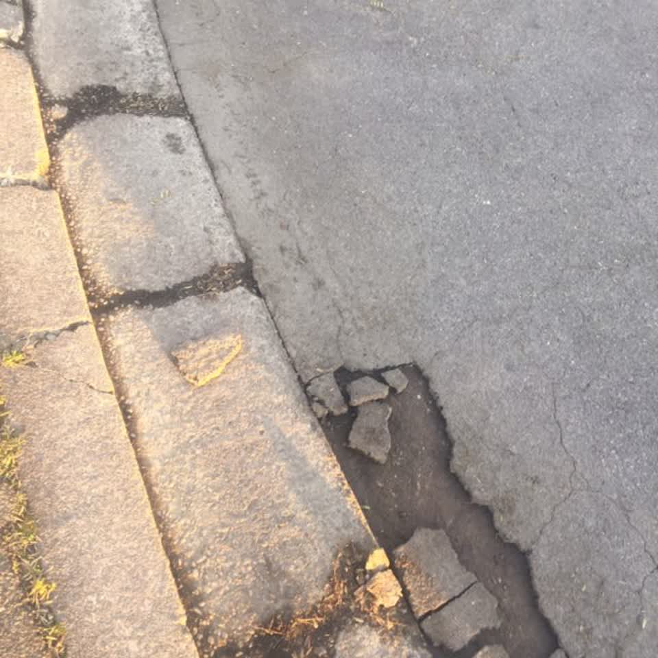 The photograph attached to this roading/streets report