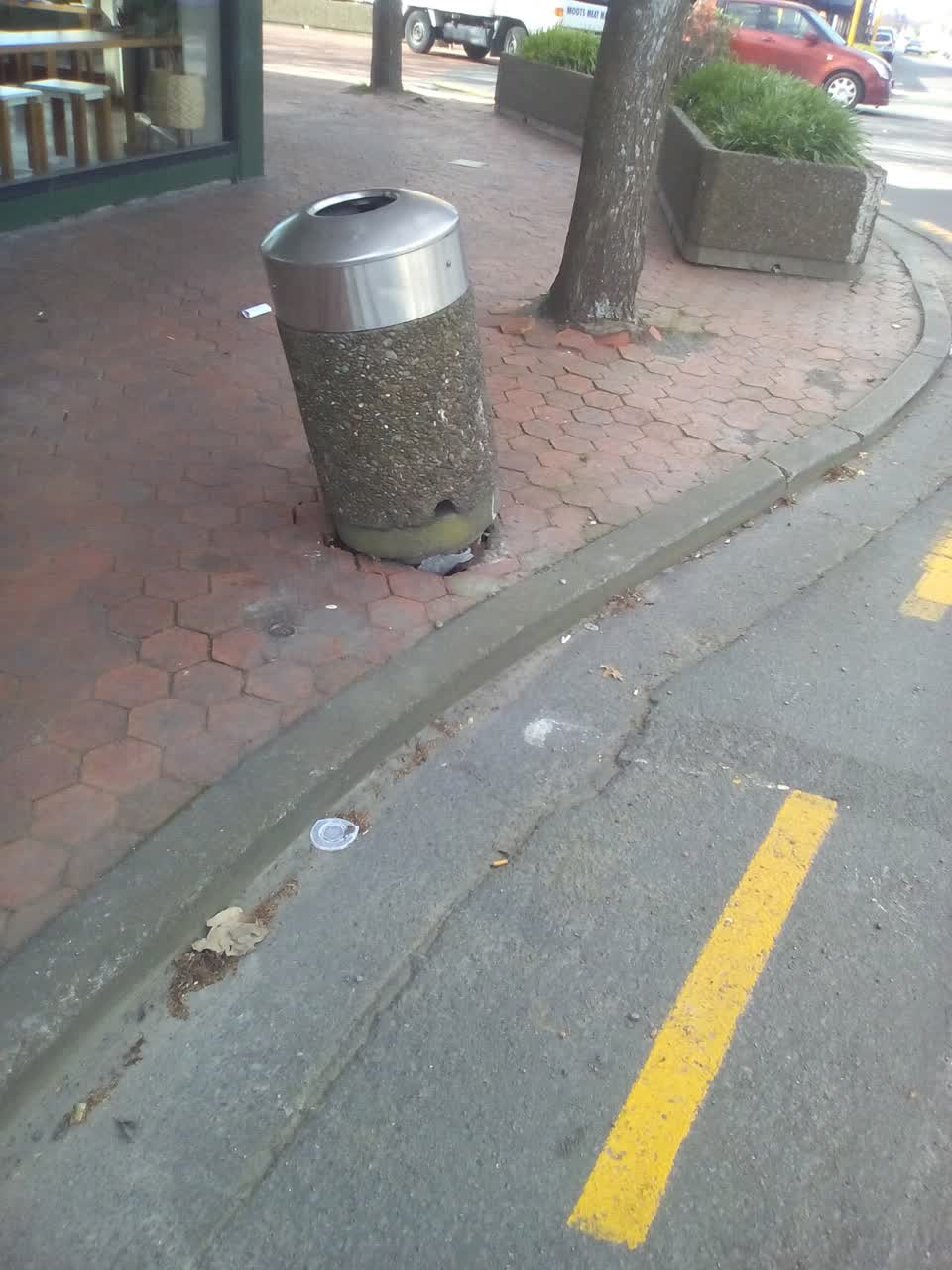 The photograph attached to this rubbish/recycling report