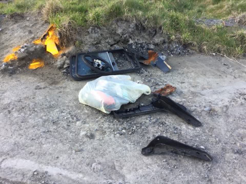 The photograph attached to this rubbish/recycling report