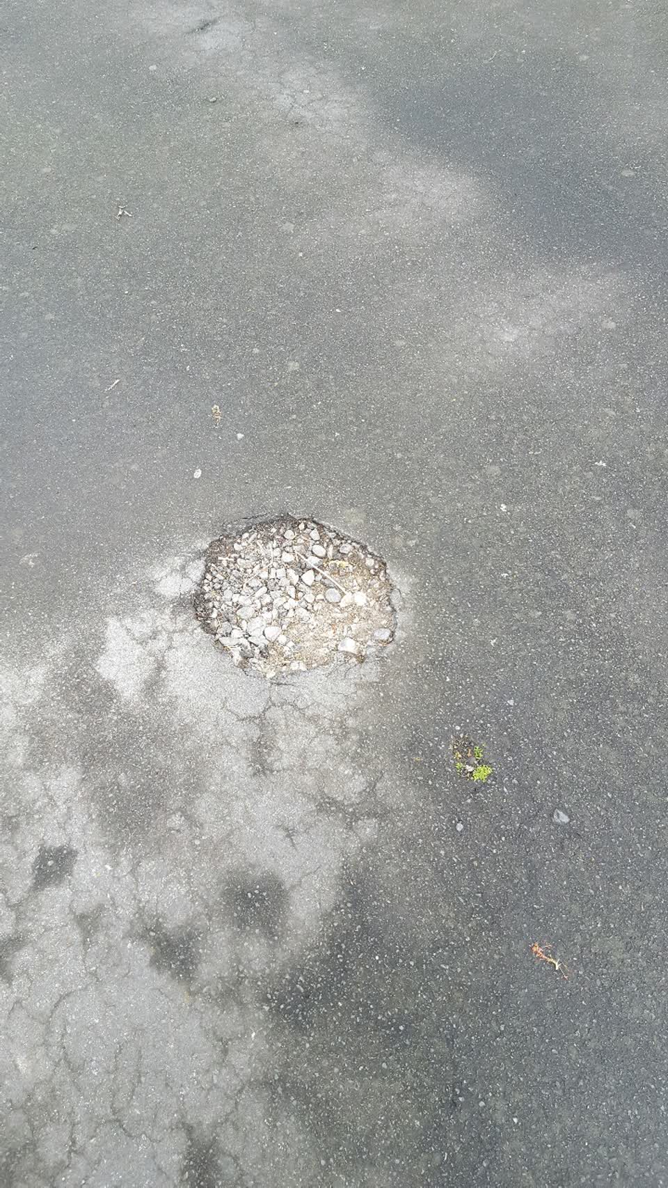 The photograph attached to this roading/streets report