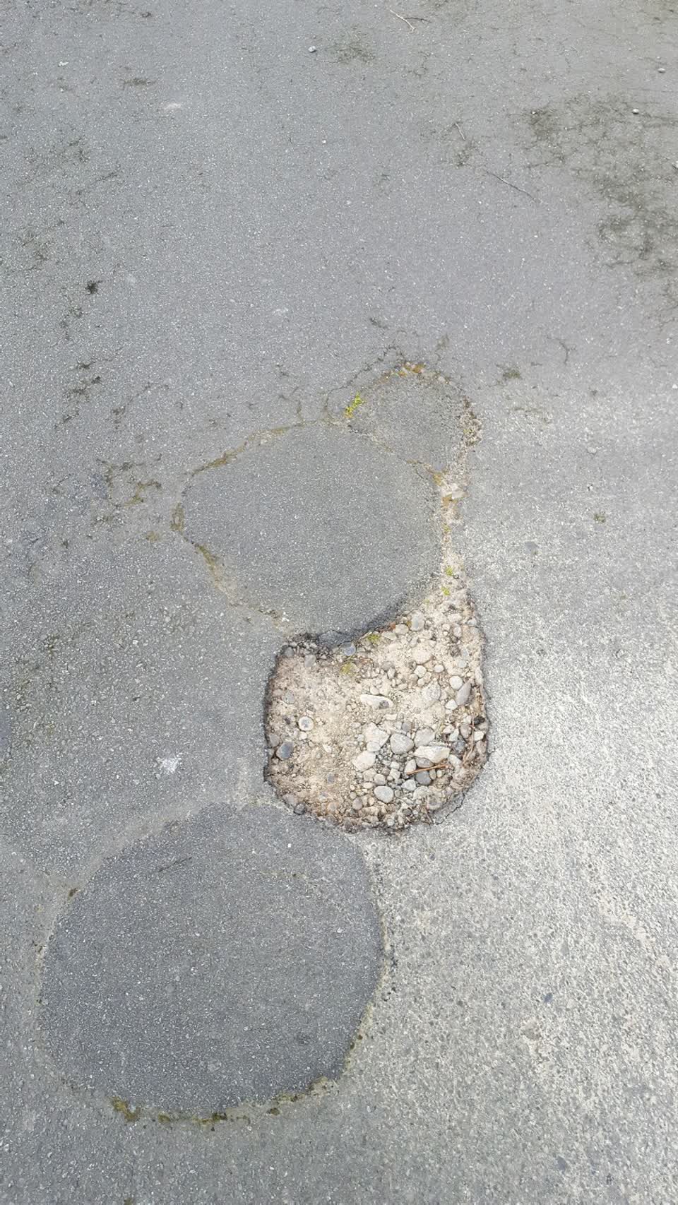The photograph attached to this roading/streets report