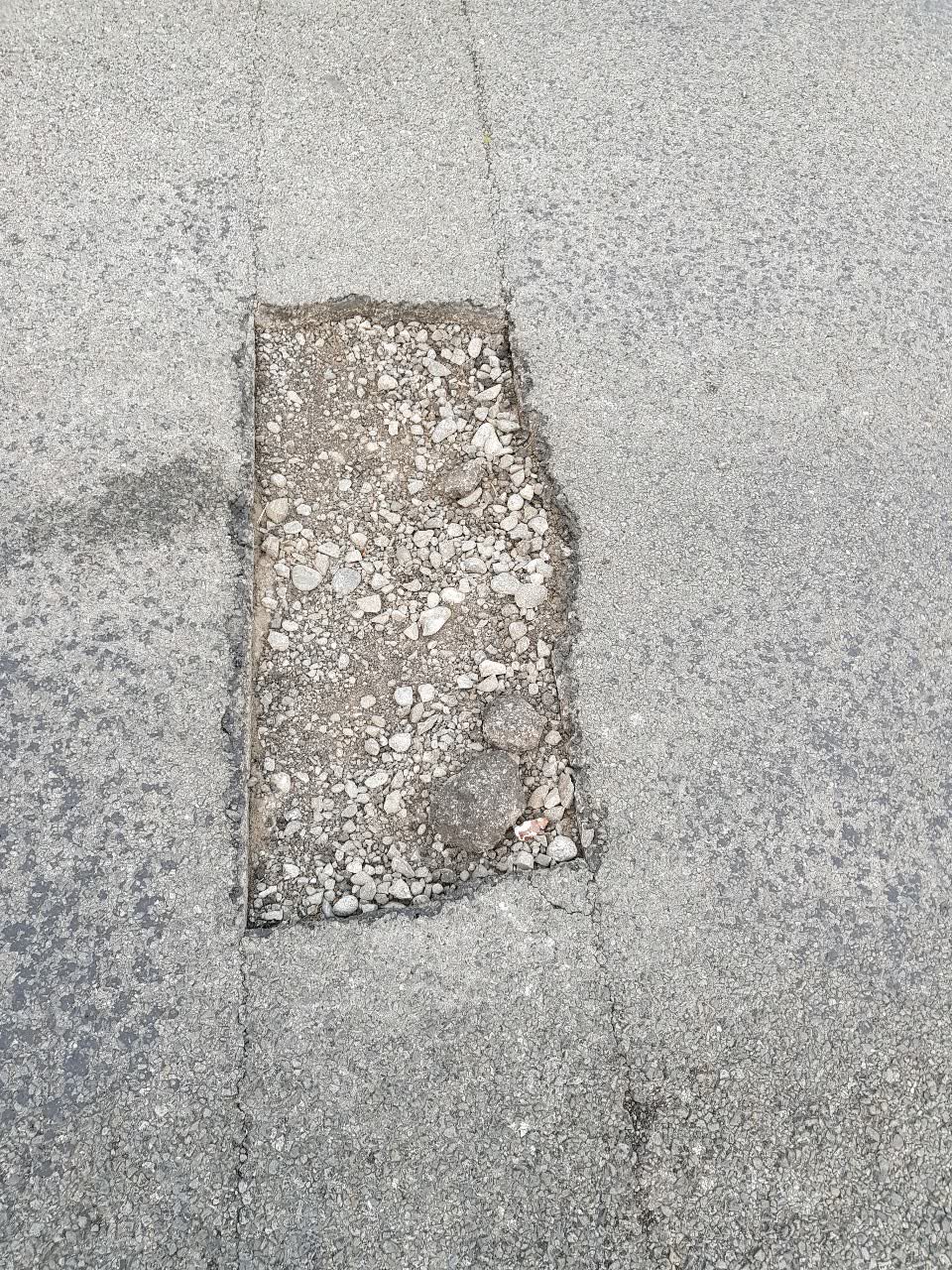 The photograph attached to this roading/streets report