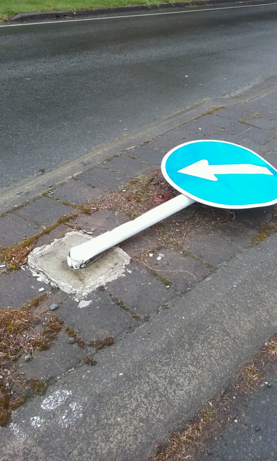 The photograph attached to this roading/streets report