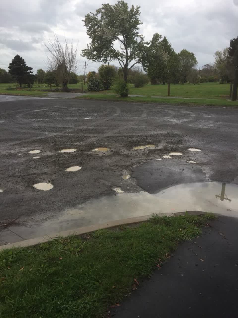 The photograph attached to this roading/streets report