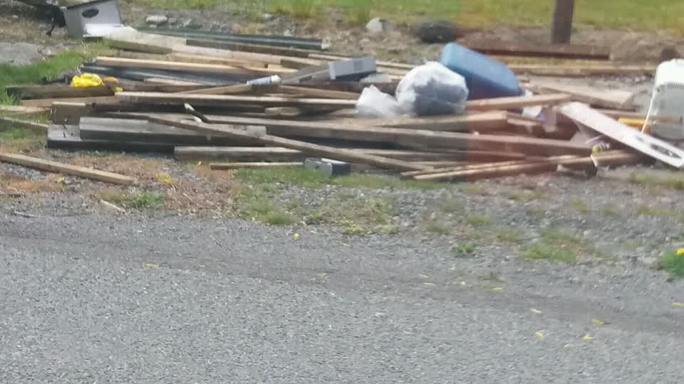 The photograph attached to this rubbish/recycling report