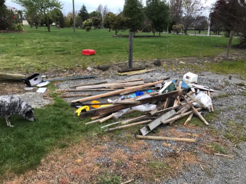 The photograph attached to this rubbish/recycling report