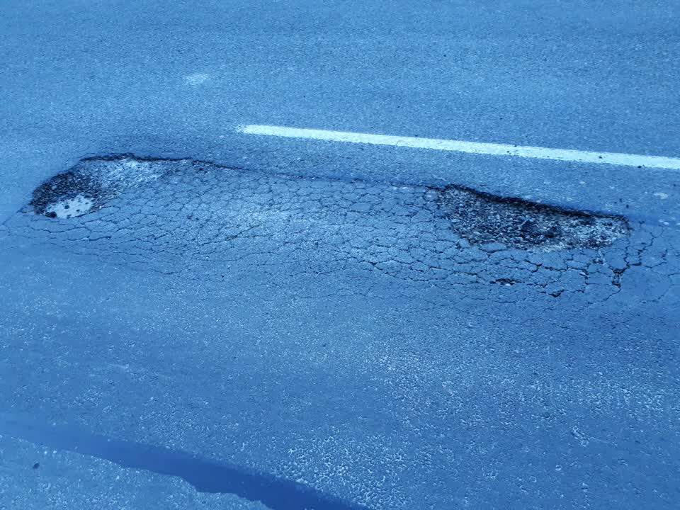 The photograph attached to this roading/streets report