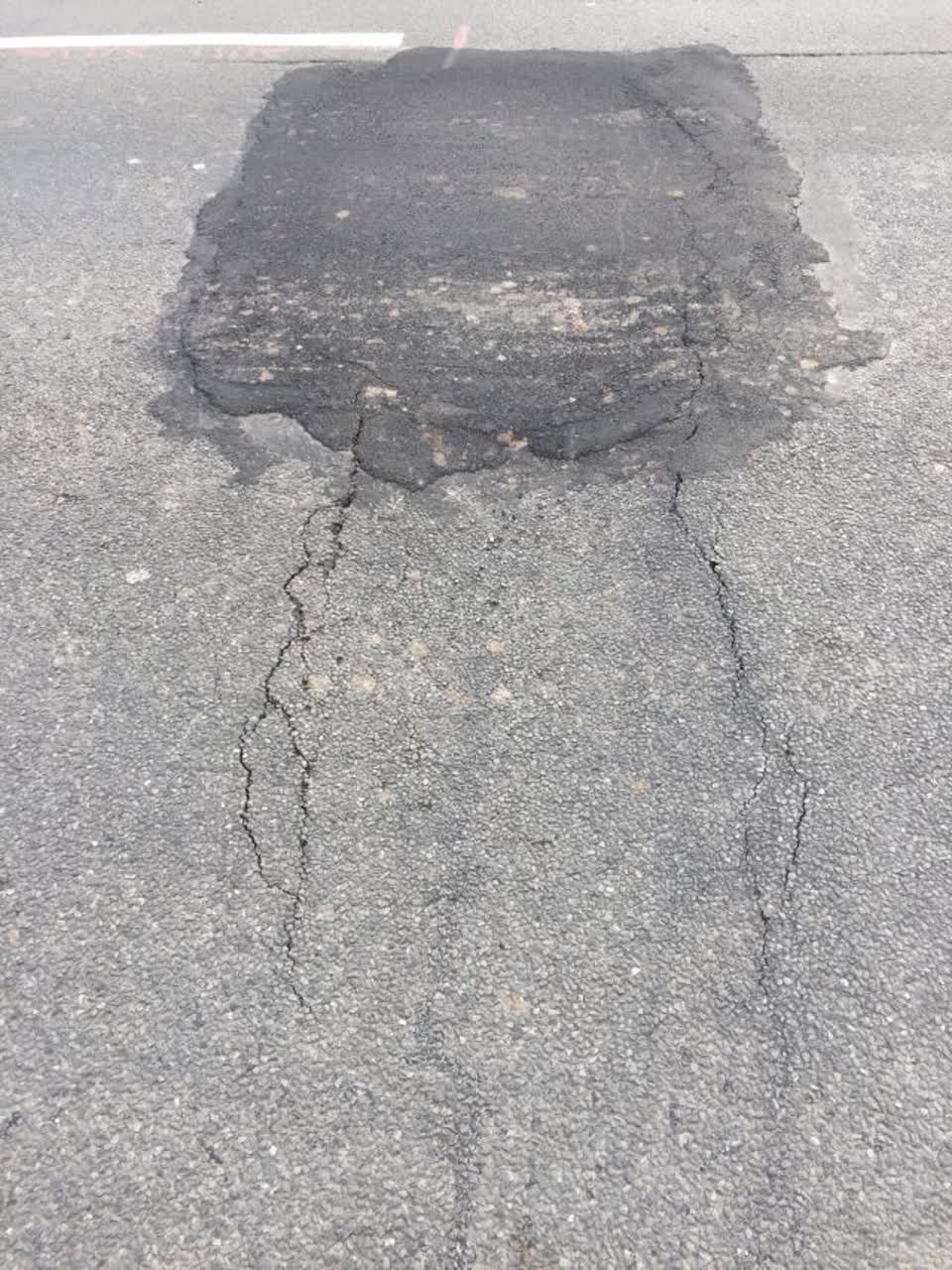 The photograph attached to this roading/streets report