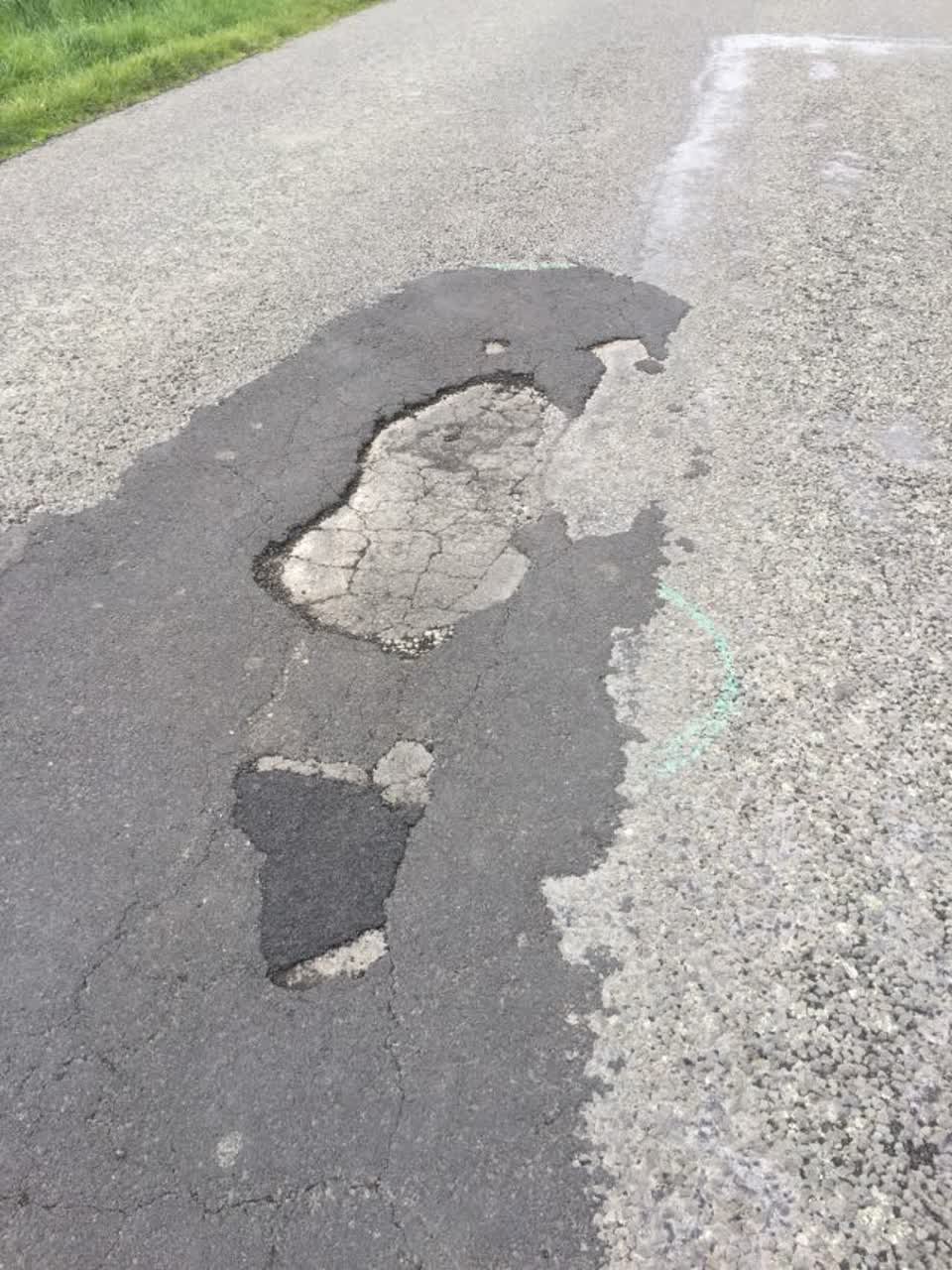 The photograph attached to this roading/streets report