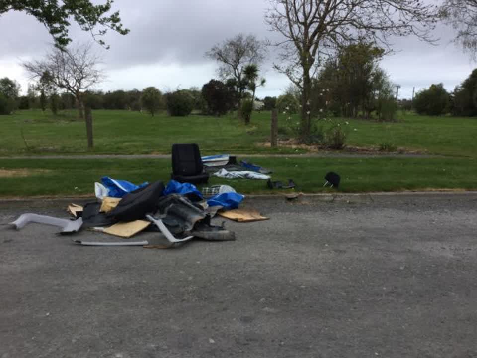 The photograph attached to this rubbish/recycling report