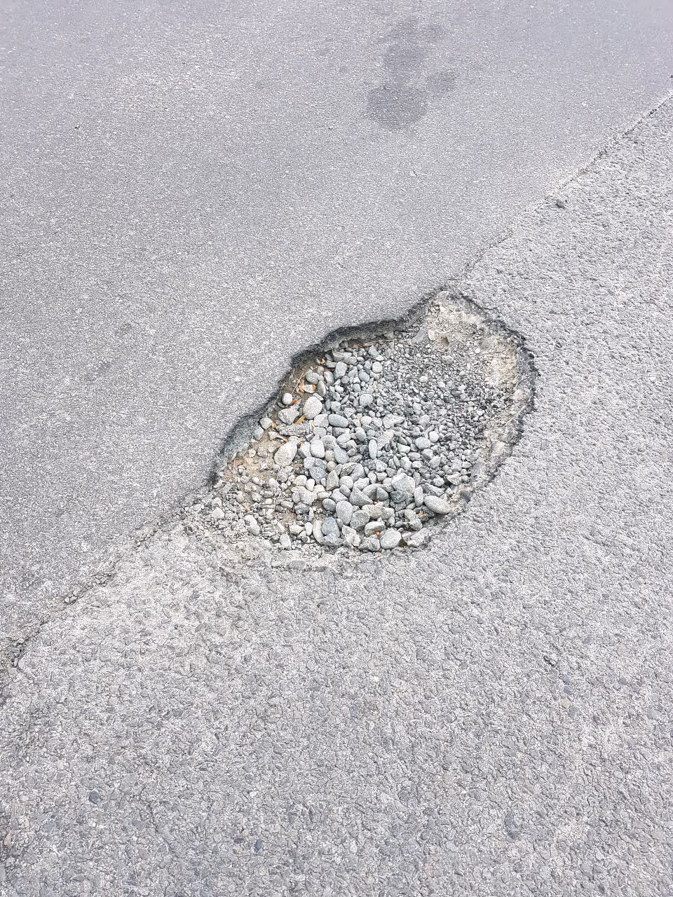The photograph attached to this roading/streets report