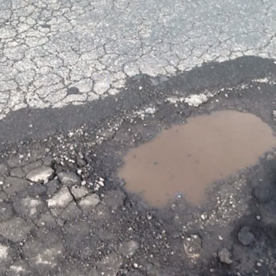 The photograph attached to this roading/streets report