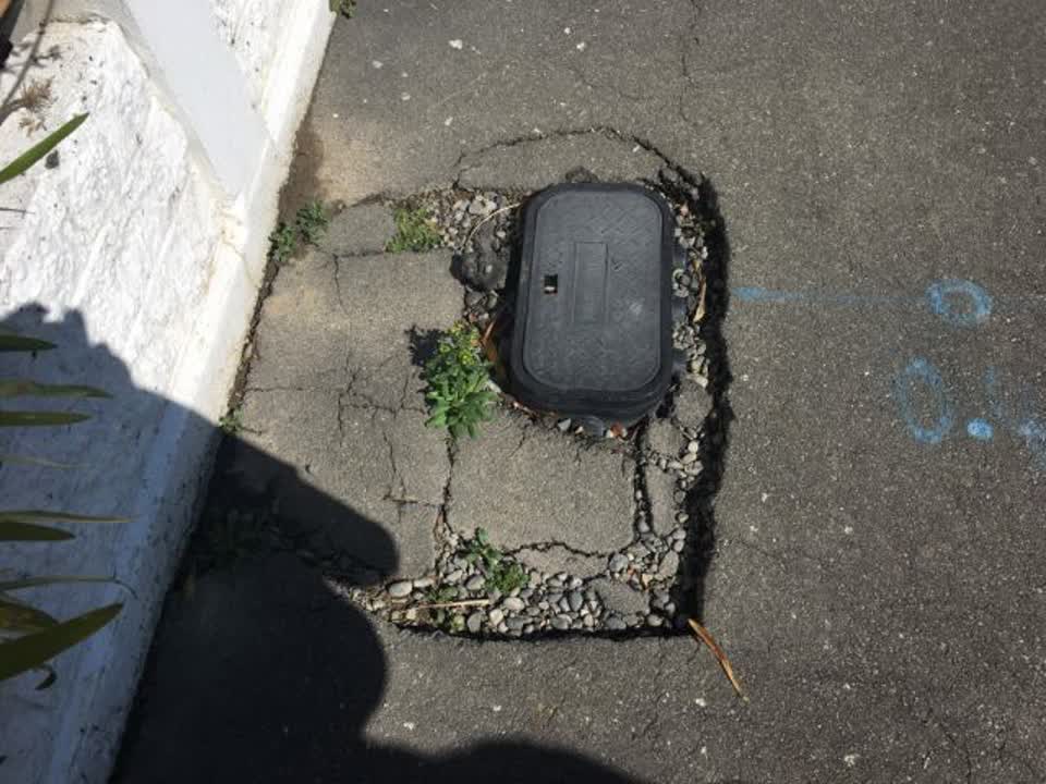 The photograph attached to this roading/streets report
