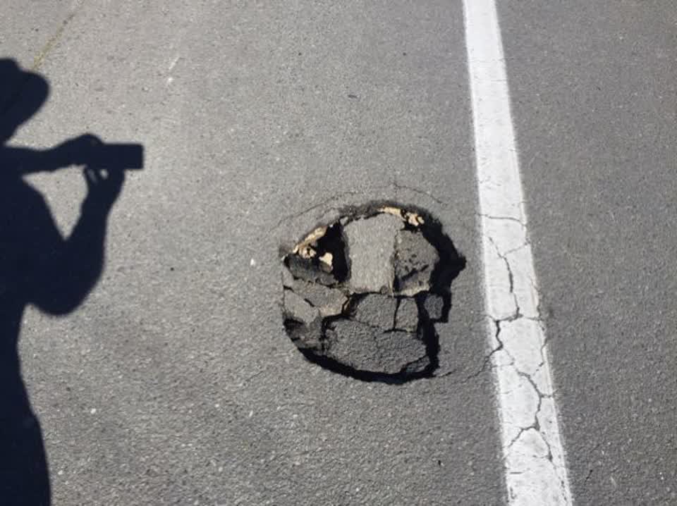 The photograph attached to this roading/streets report