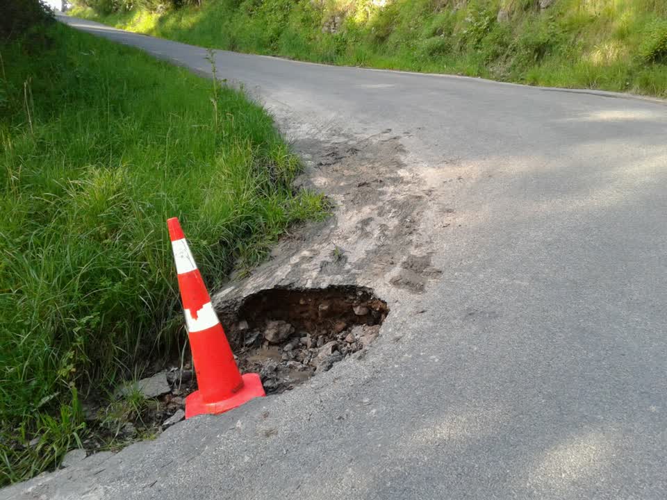 The photograph attached to this roading/streets report