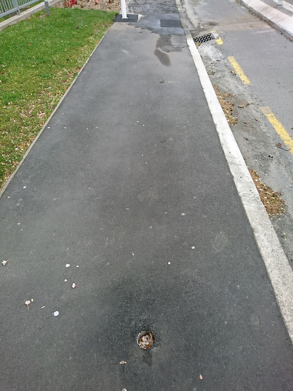 The photograph attached to this roading/streets report