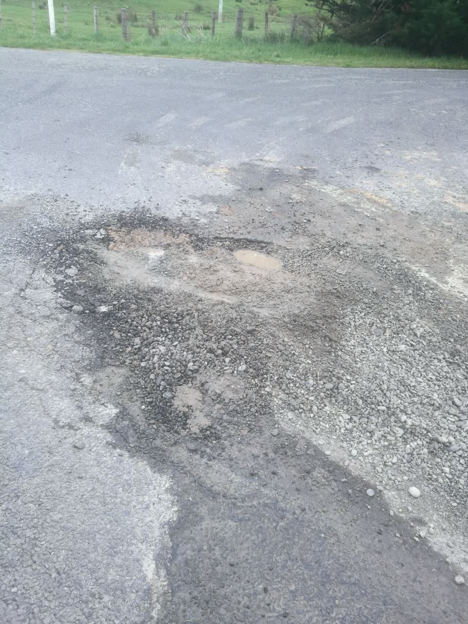 The photograph attached to this roading/streets report