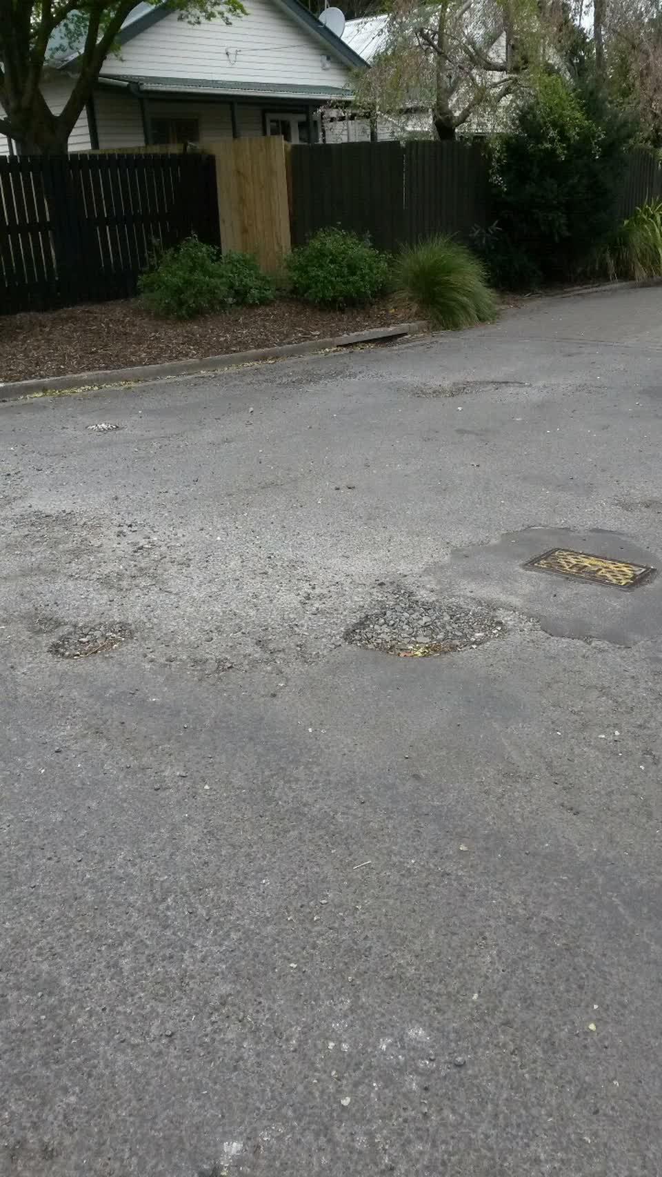 The photograph attached to this roading/streets report
