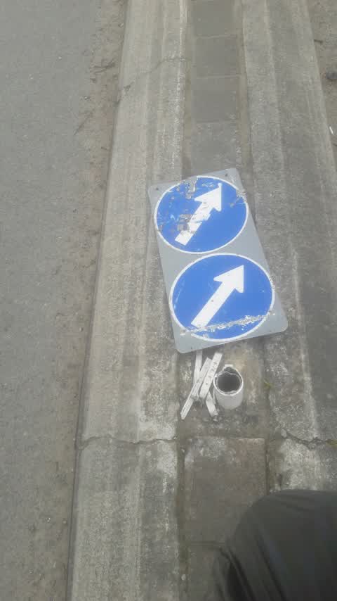 Roading/Streets, a report photo