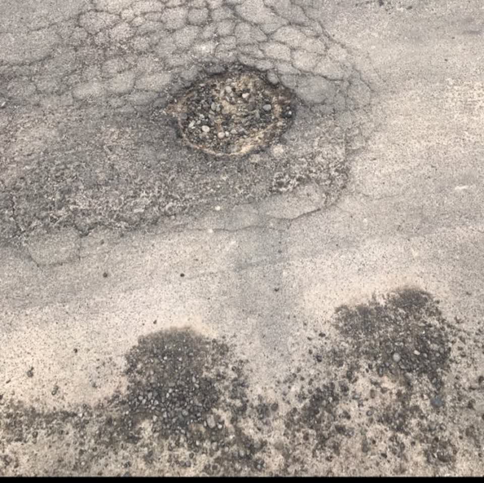 The photograph attached to this roading/streets report