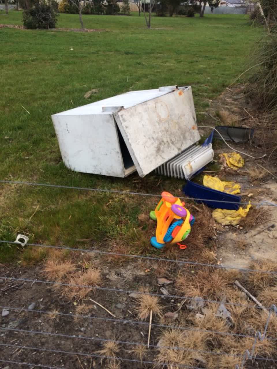 The photograph attached to this rubbish/recycling report