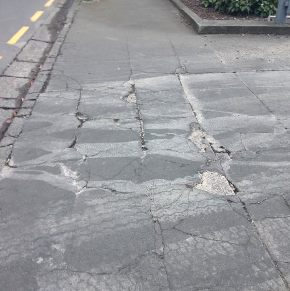 The photograph attached to this roading/streets report
