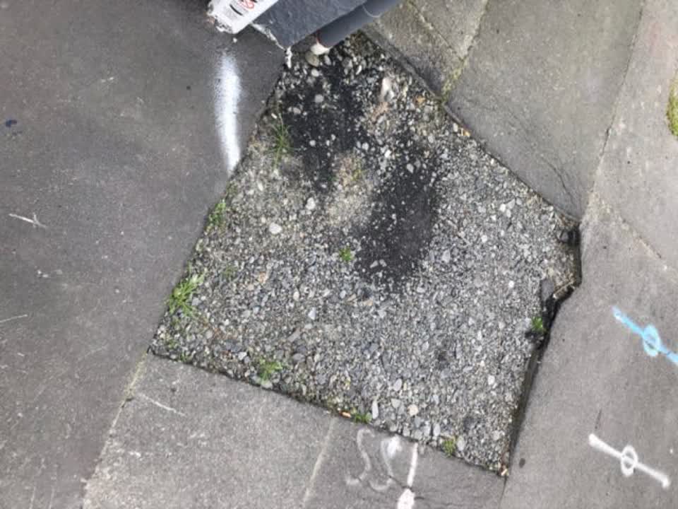 The photograph attached to this roading/streets report