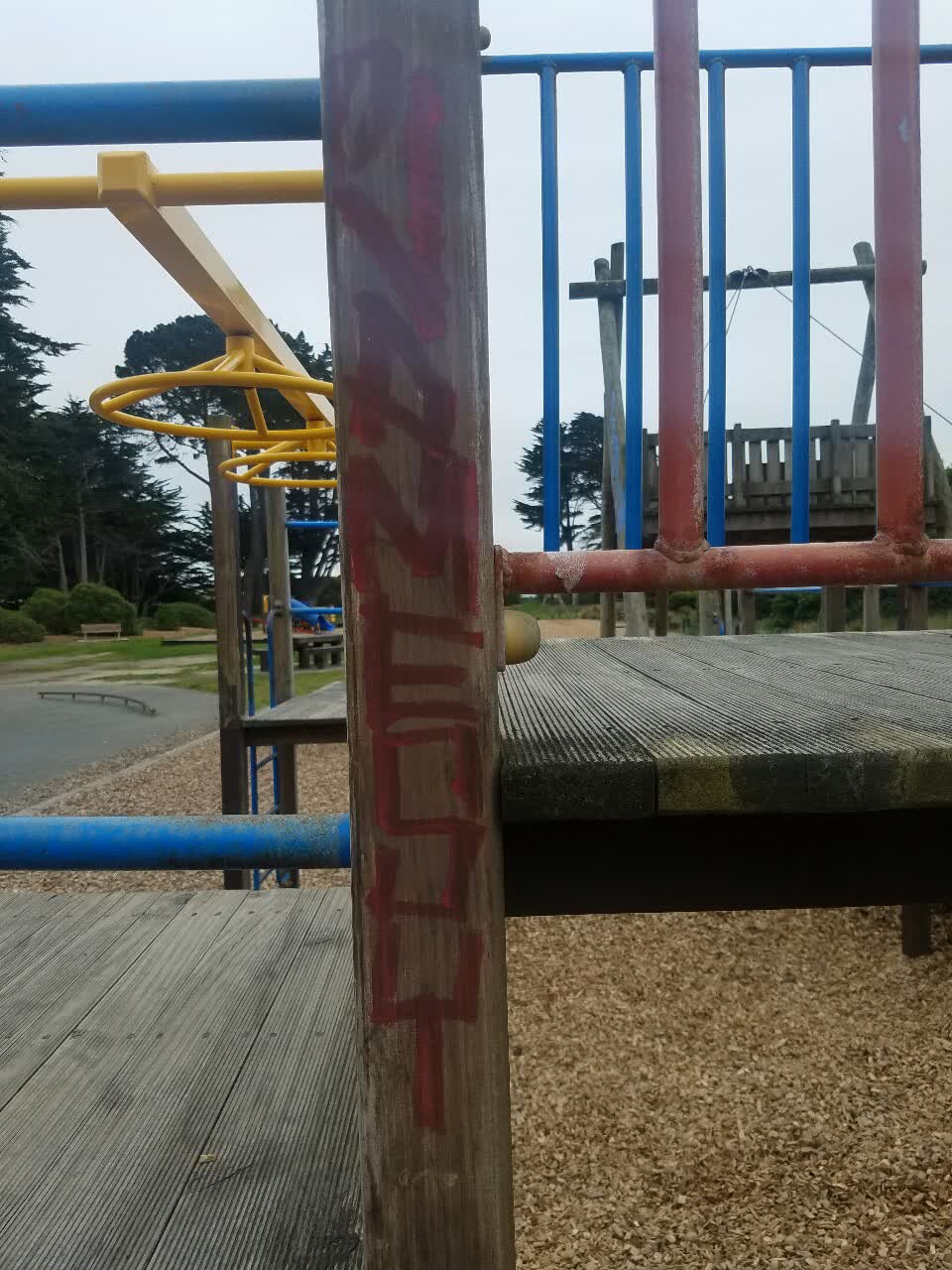 The photograph attached to this graffiti report