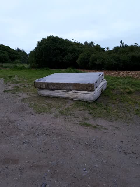 Rubbish/Recycling, a report photo