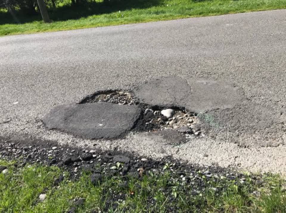 The photograph attached to this roading/streets report