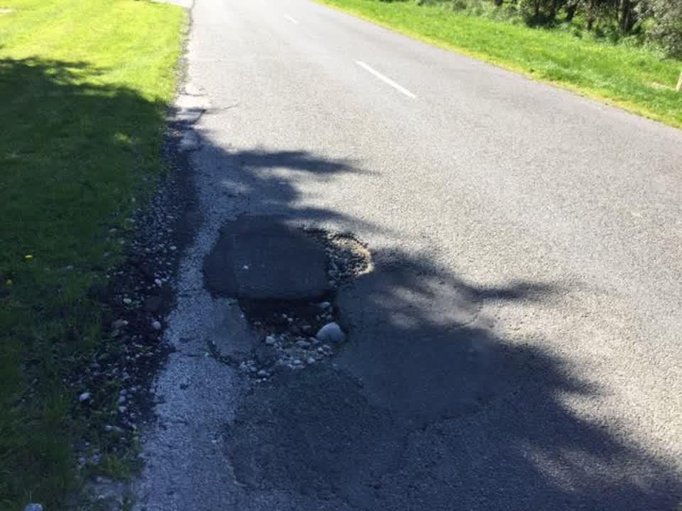 The photograph attached to this roading/streets report