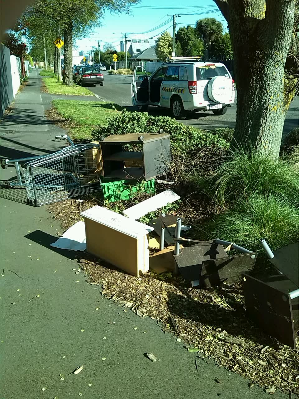The photograph attached to this rubbish/recycling report