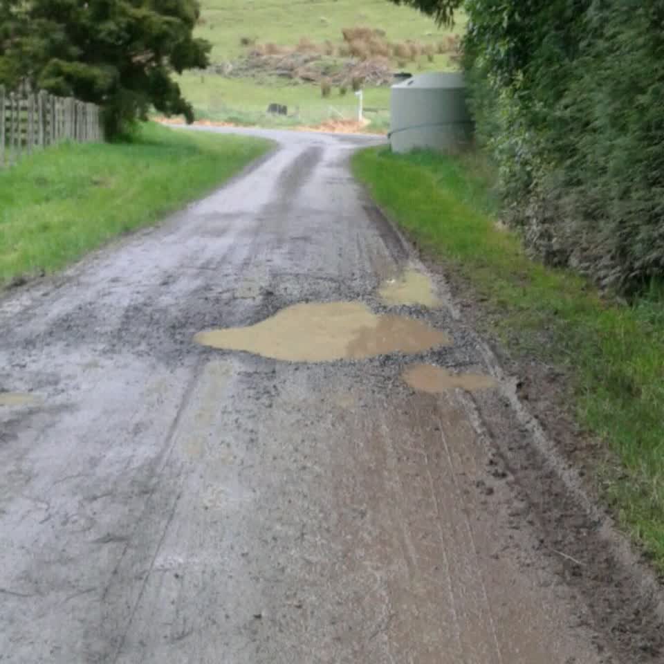 The photograph attached to this roading/streets report