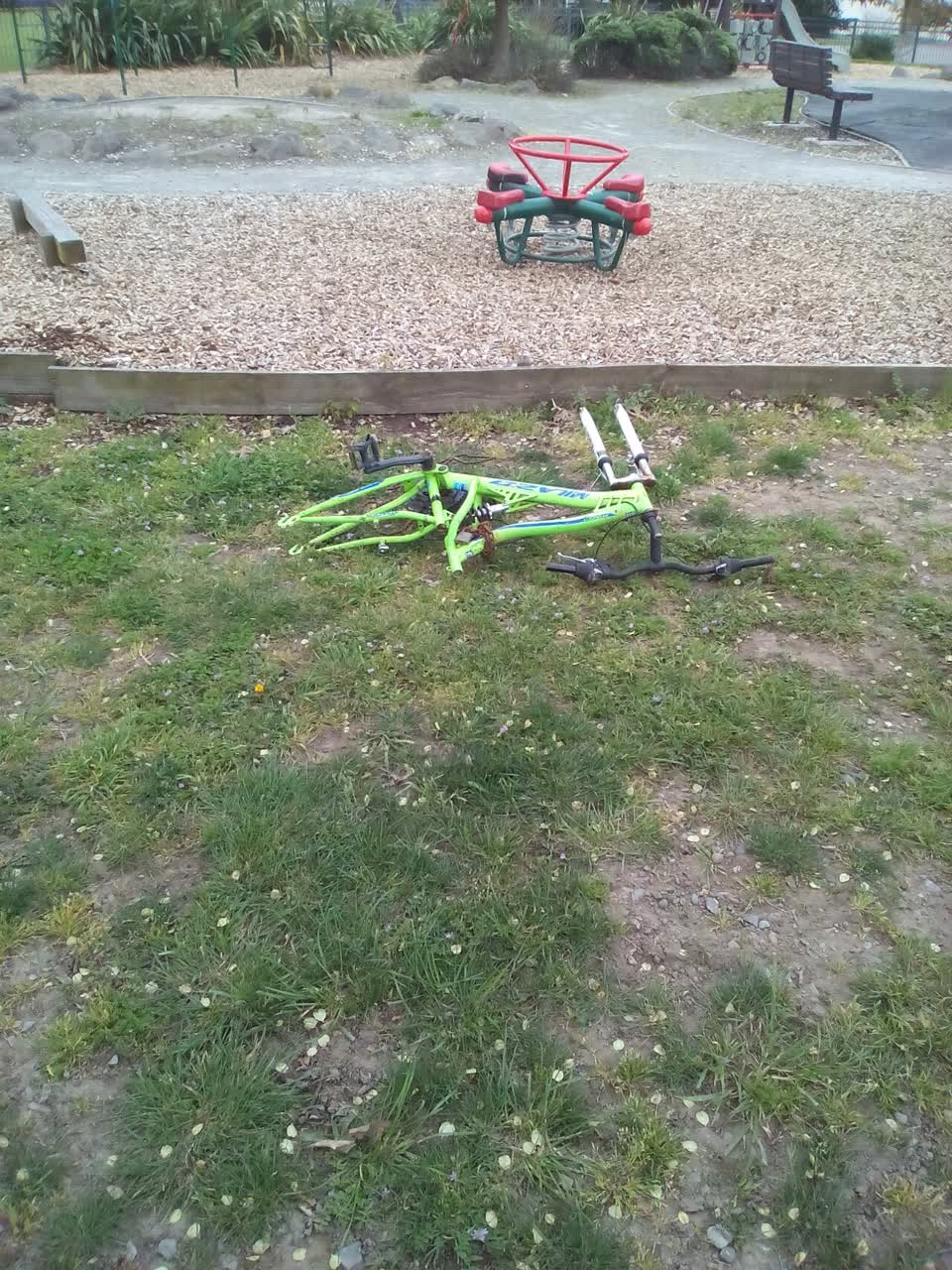 The photograph attached to this rubbish/recycling report