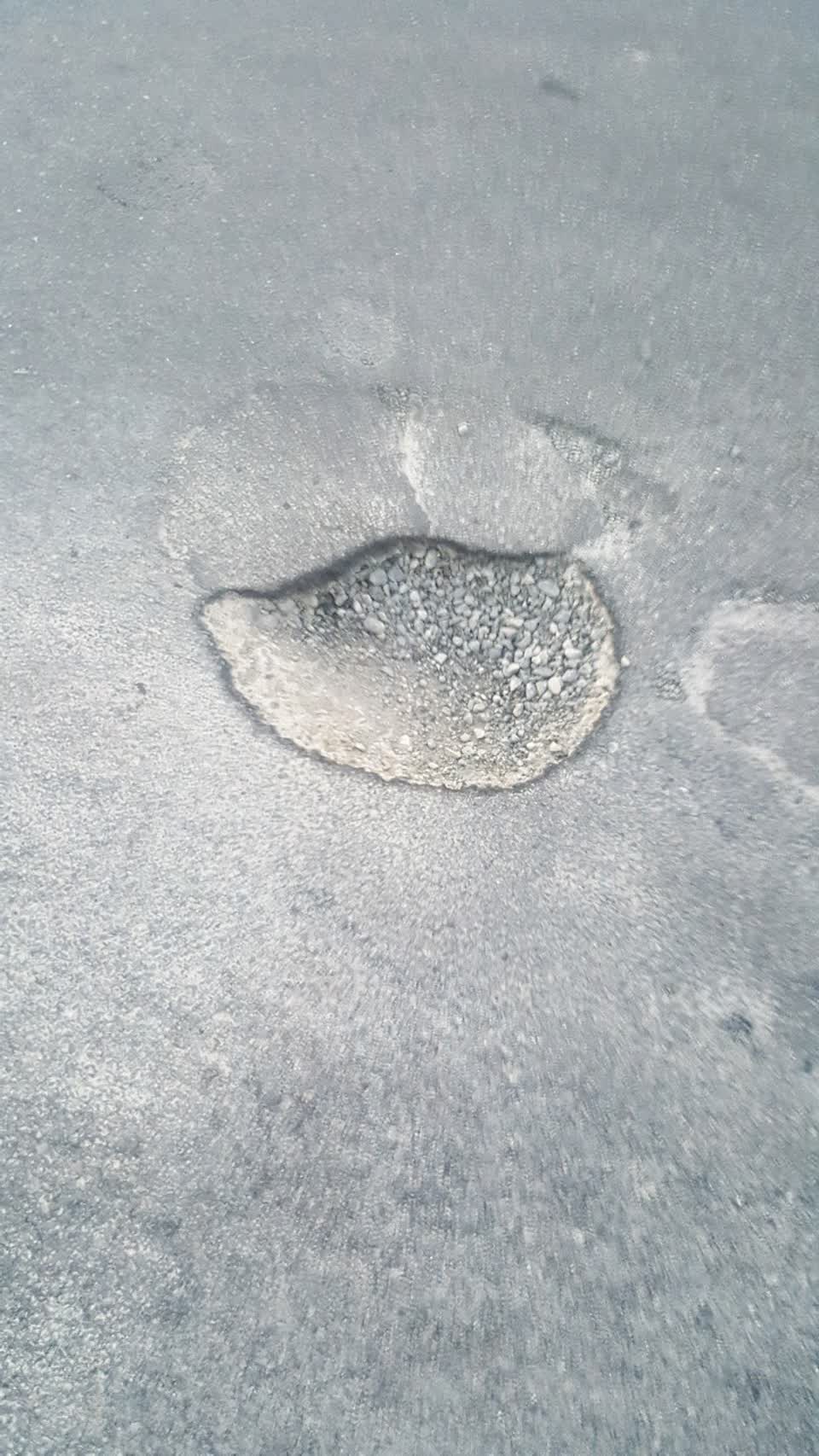 The photograph attached to this roading/streets report