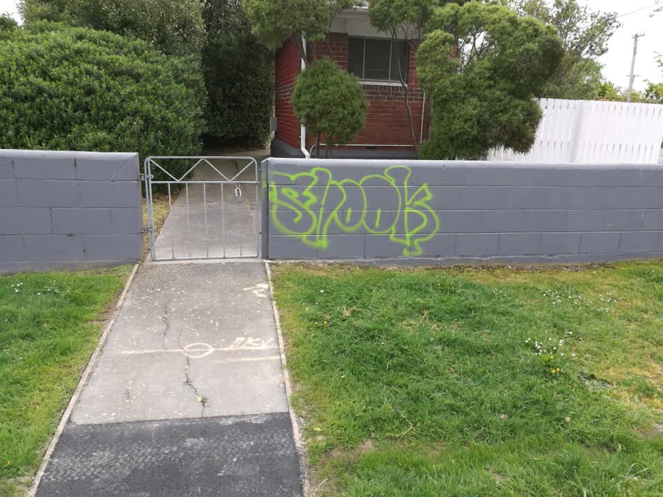 The photograph attached to this graffiti report