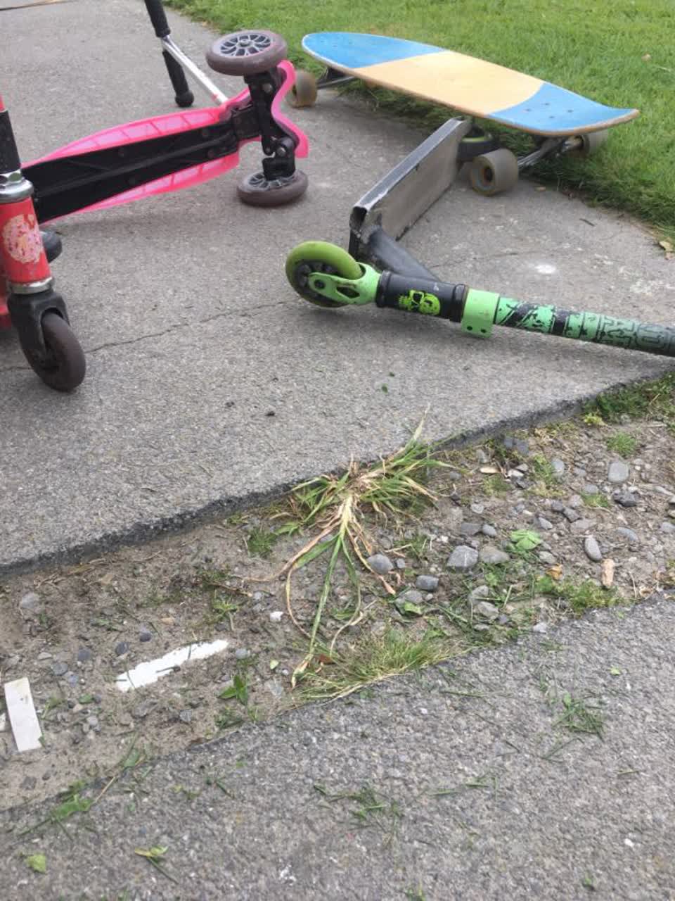 The photograph attached to this roading/streets report