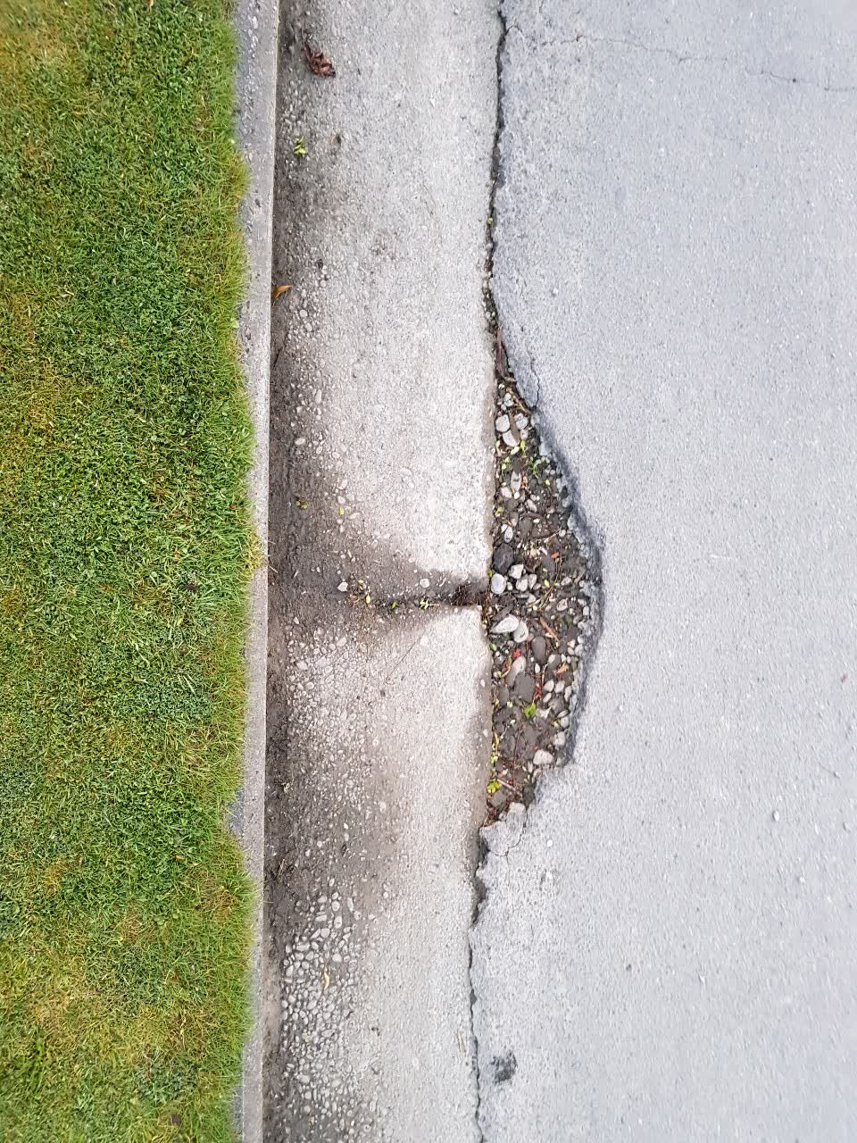 The photograph attached to this roading/streets report